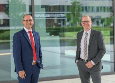 Ste­fan Ehr­hard, Ge­schäfts­füh­rer in­ter­do­mus Haus­tech­nik (links) und Dirk Böck­stie­gel, Head of Busi­ness De­ve­lop­ment Pa­let­te CAD